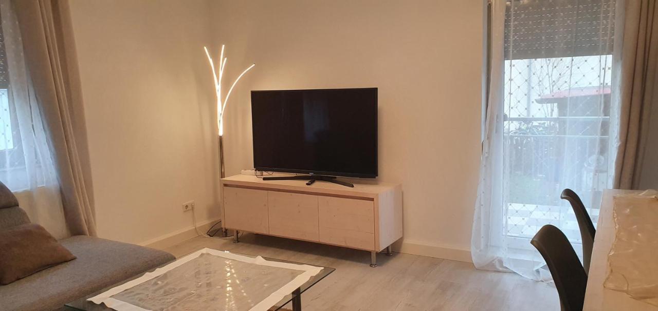 Outletcity Ferienwohnung - Apartment 4 Метцинген Екстер'єр фото